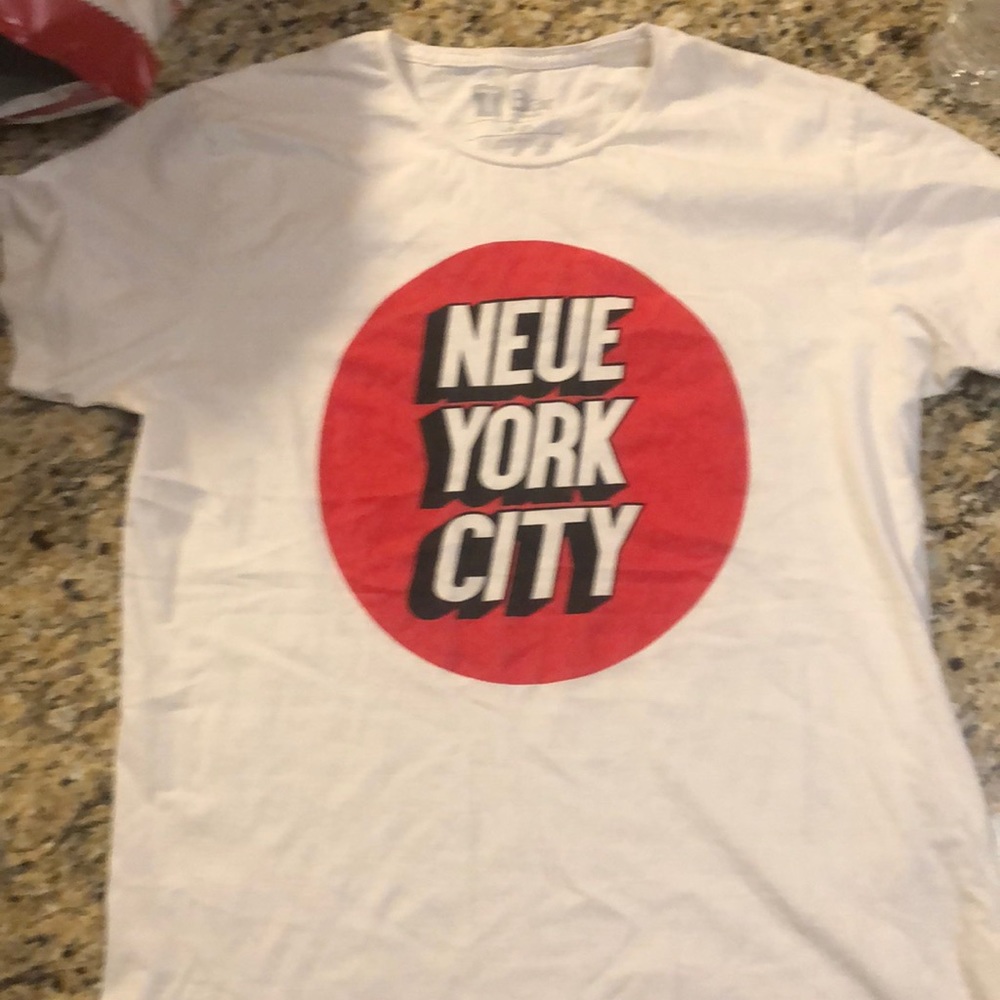 H and M tee